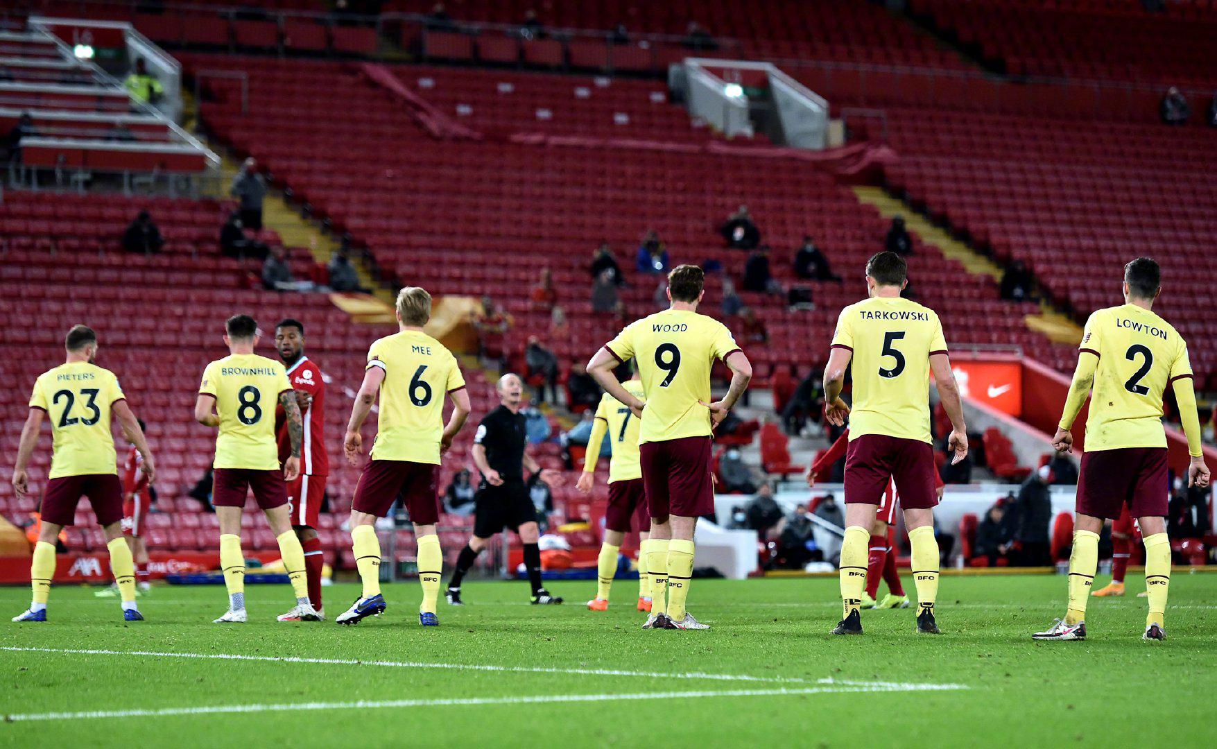 赛后与球迷 赛后与球迷